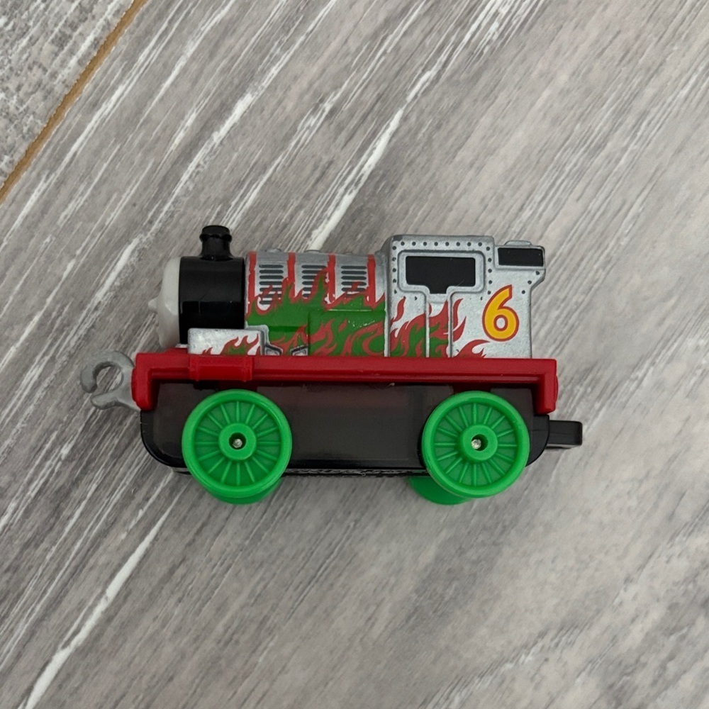 Thomas & Friends Silver Percy with Flames - Picture 7 of 8
